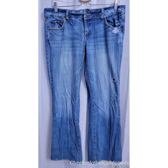 American Eagle Favorite Boyfriend Distressed Flare Jeans Women's Size 12 Regular - Picture 1 of 8